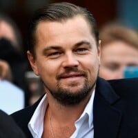 Leonardo DiCaprio contraria teoria e vive affair com famosa de mais de 25 anos. Entenda!