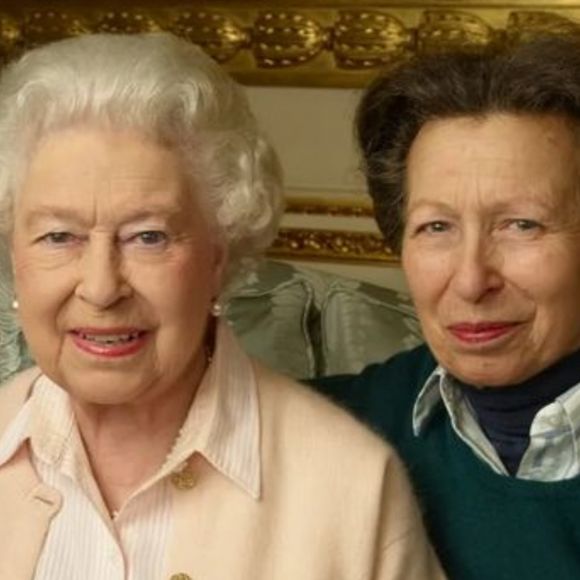 Após a morte da Rainha Elizabeth II, a Princesa Anne se despede de forma emocionante
 