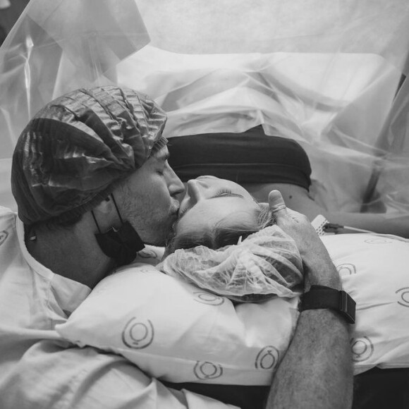 Isabella Scherer comemorou a chegada dos gêmeos Mel e Bento