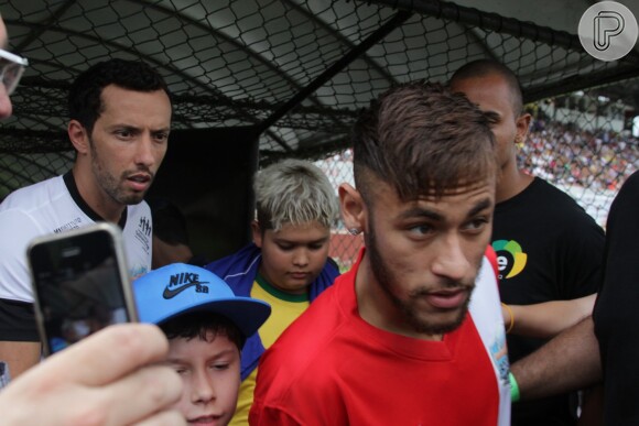 Futebol beneficente de Neymar reúne famosos em São Paulo, nesta segunda-feira, 22 de dezembro de 2014