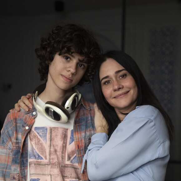 Alessandra Negrini deixou de lado as vilãs para atuar na novela 'Travessia'