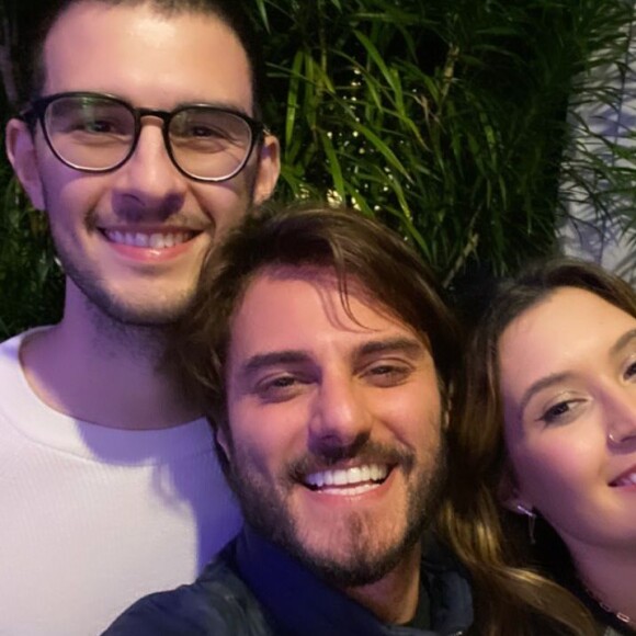 Festa de Fátima Bernardes foi para poucos convidados, entre eles, os filhos e Hugo Bonemer, primo de William Bonner