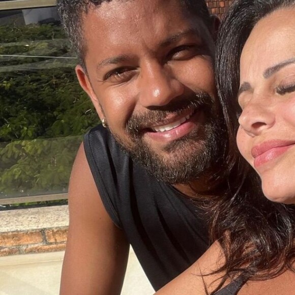 Viviane Araujo tem contado com a ajuda de uma empresa especializada para amamentar o filho