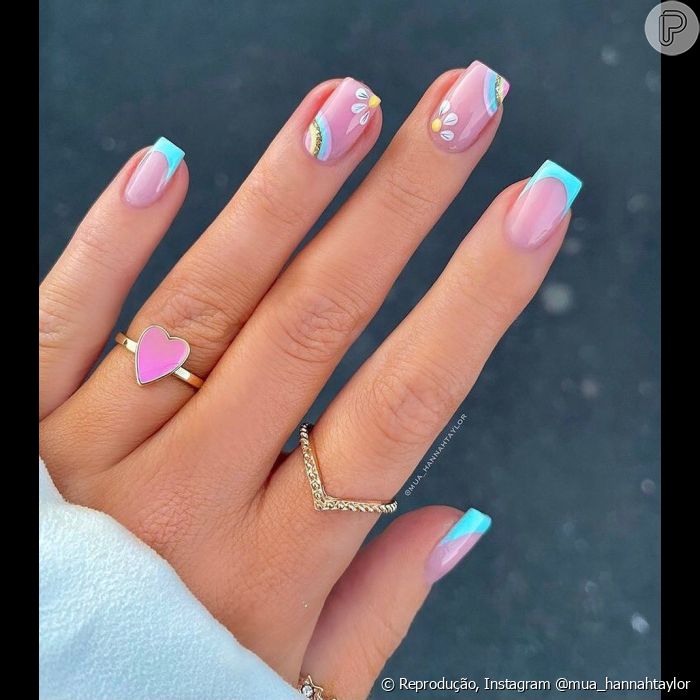 Nail art floral Purepeople