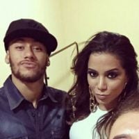 Neymar canta com Anitta em festa com presença de Gabriel Medina em São Paulo