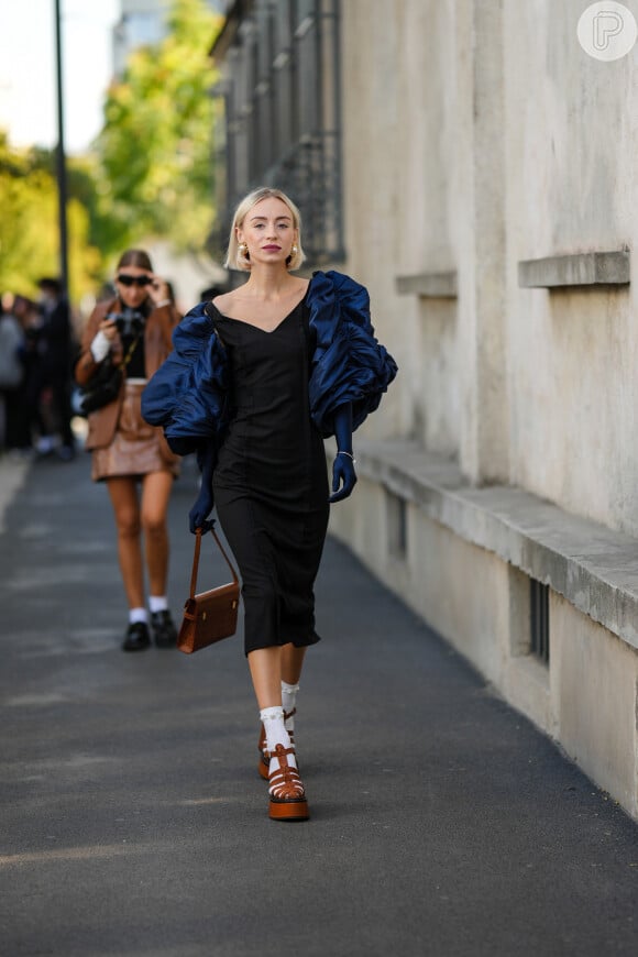 Sandália com meia foi aposta de fashionista durante semana de moda de Milão