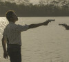 Na última semana da novela 'Pantanal', antes de ser morto por Alcides (Juliano Cazarré), Tenório (Murilo Benício) atira em Zaquieu (Silvero Pereira)