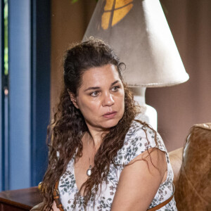Na última semana da novela 'Pantanal', Alcides (Juliano Cazarré) revela assassinato de Tenório (Murilo Benício) a Maria Bruaca (Isabel Teixeira)