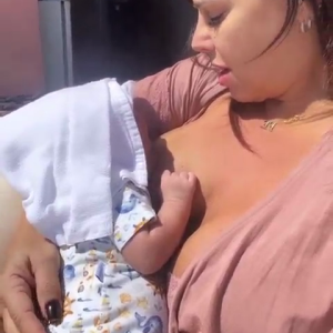 Viviane Araujo se derrete pelo filho: 'Tomando um solzinho, com minhas perninhas, meus bracinhos'