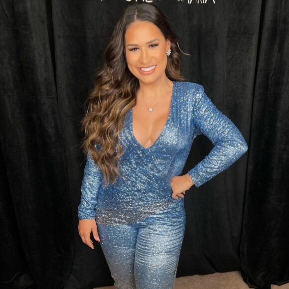 Sozinha no palco agora, Simone explicou que está participando de forma mais ativa de todos os detalhes