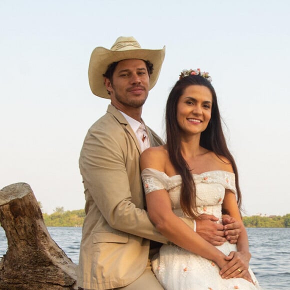 No último capítulo da novela 'Pantanal', Tadeu (José Loreto) tem casamento com Zefa (Paula Barbosa)