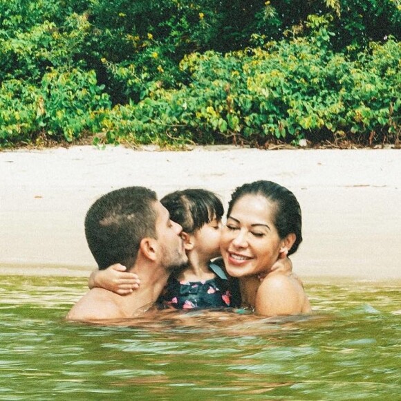 Arthur Aguiar e Maíra Cardi têm uma filha, Sophia, de 3 anos