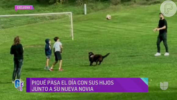 Gerard Piqué e os filhos, Milan e Sasha, brincaram com um pet ao lado de Clara Chía