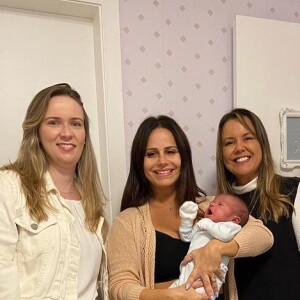 Viviane Araújo foi criticada após contratar duas babás
 