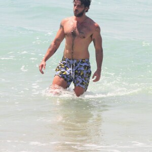 Mulher de Chay Suede, Laura Neiva não se incomoda com a repercussão das fotos do ator sem camisa