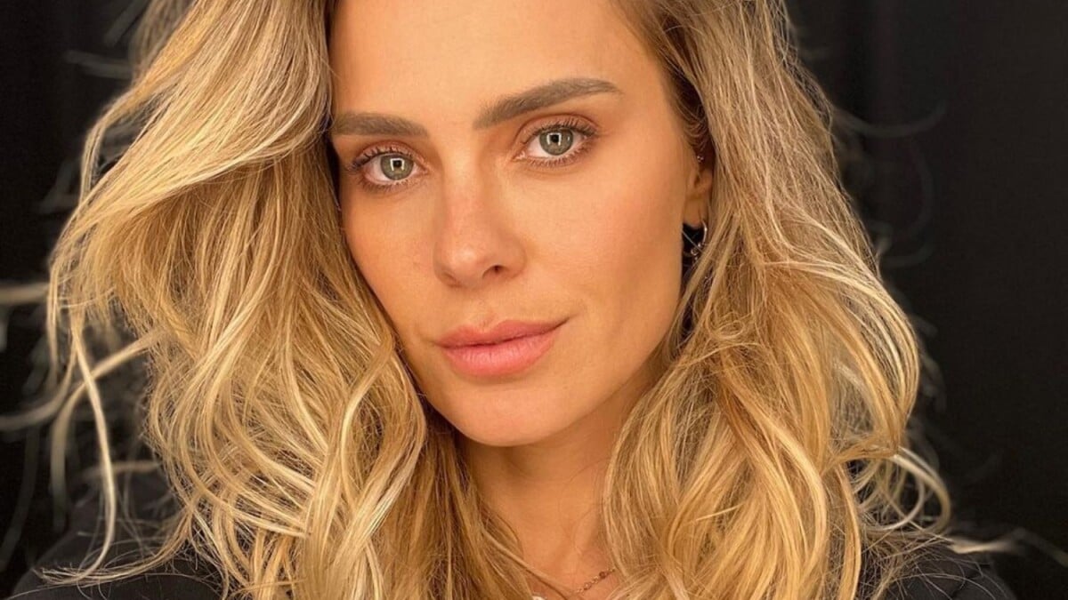 Novo visual! Carolina Dieckmann surpreende e surge com cabelo curto. Veja  antes e depois! - Purepeople