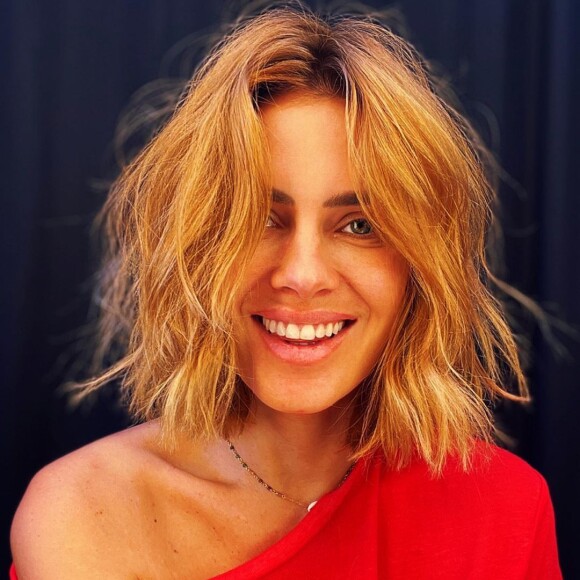 'Trocando de pele para ser outro alguém', escreveu Carolina Dieckmann