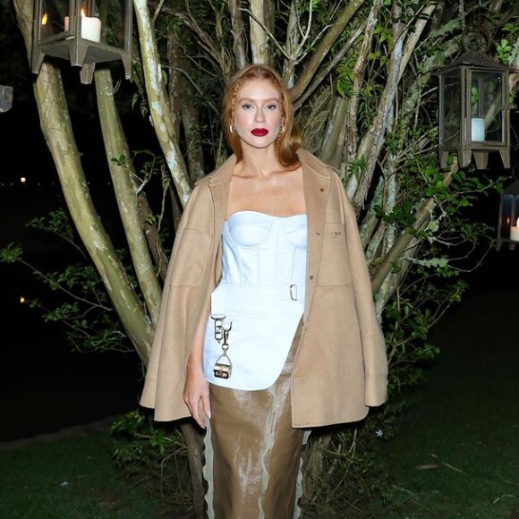 Os tons terrosos se destacaram no look Fendi usado por Marina Ruy Barbosa no aniversário de Guilherme Mussi