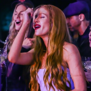 Marina Ruy Barbosa mostrou cliques em que se divertia na festa de aniversário do namorado, Guilherme Mussi