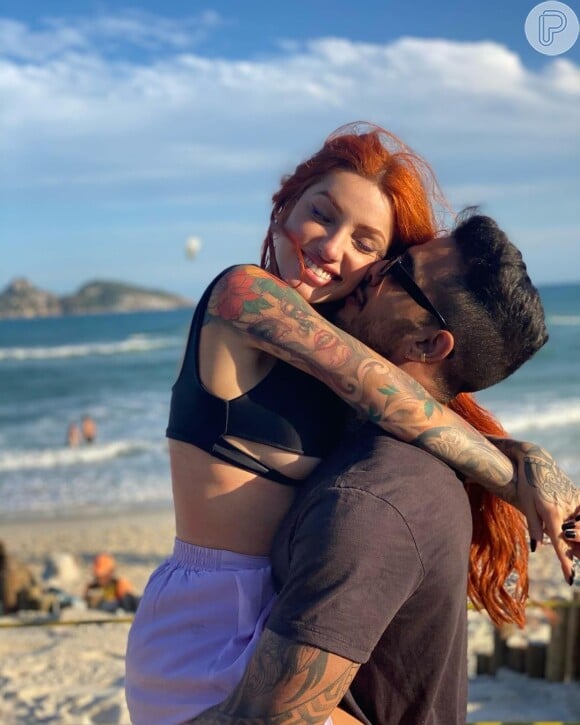 Brenda Paixão e Matheus Sampaio anunciaram fim do noivado através das redes sociais