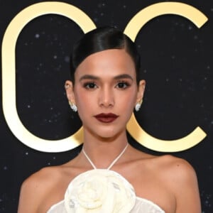 O vestido midi escolhido por Bruna Marquezine custa R$ 9,1 mil