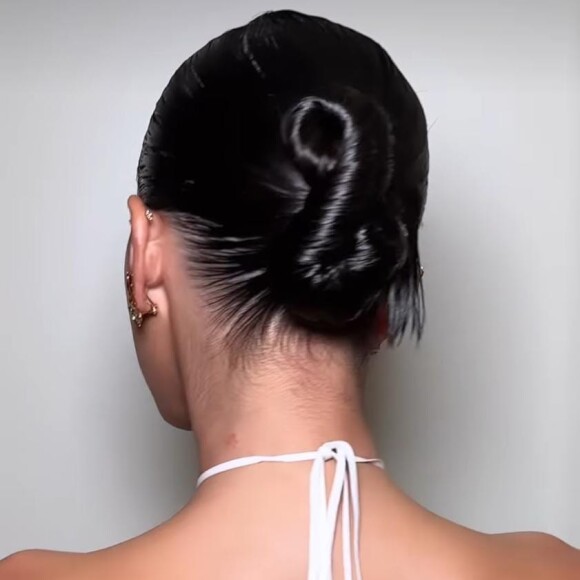 O coque com Bruna Marquezine tinha um nó: é uma aposta certeira para quem quer um visual elegante e moderno
