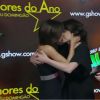 Drica Moraes beija Andreia Horta ao ser revelada ganhadora de Melhor Atriz Coadjuvante no Melhores do Ano