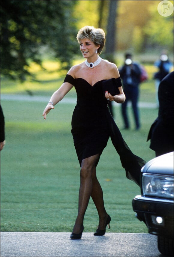 Vestido da vingança foi usado por Princesa Diana logo após Charles tornar público seu caso com a então amante, Camilla Parker Bowles