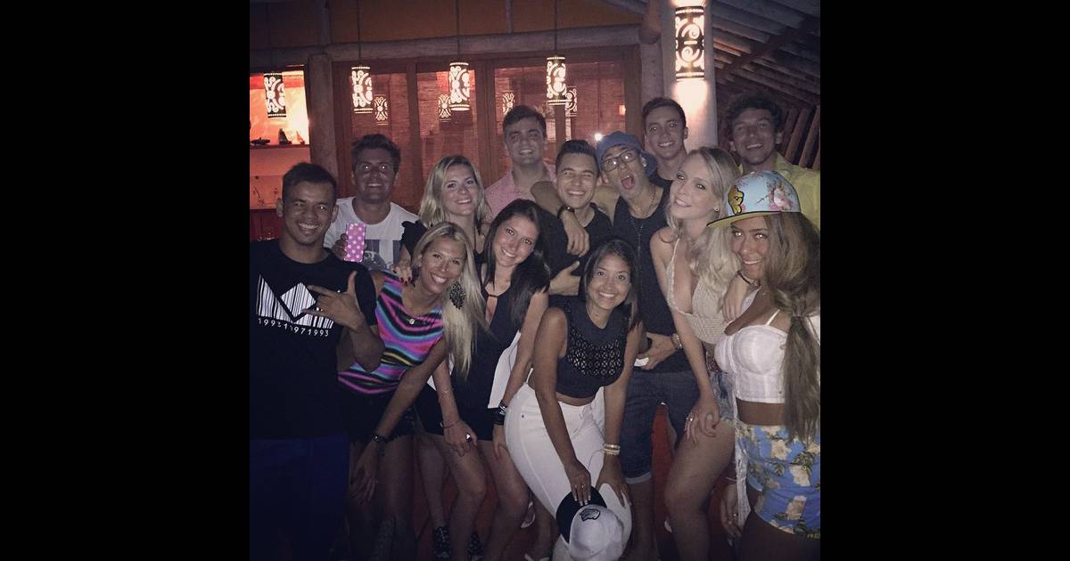Neymar Chega A Trancoso Para Réveillon E Curte Festa Com Amigos