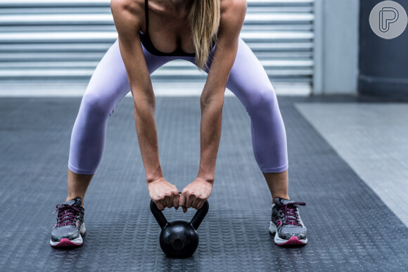 HZ, Treinar descalço é bom? Saiba os riscos do barefoot training, em alta  no TikTok