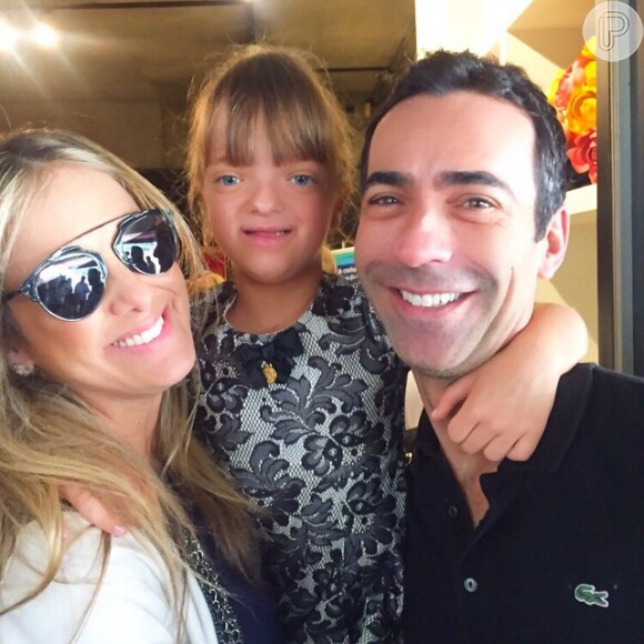 Ticiane Pinheiro posa com a filha, Rafaella, e o namoradoo, Cesar Tralli