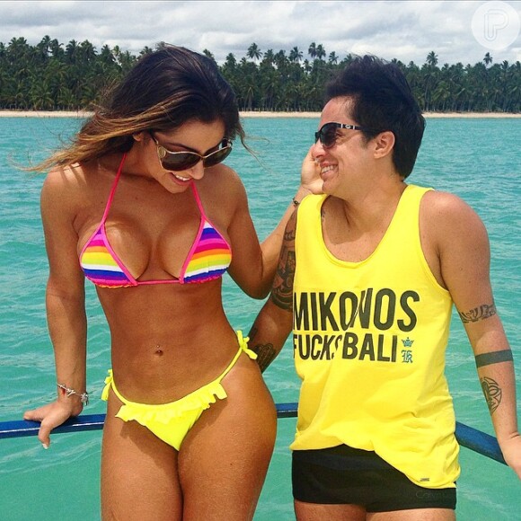 Thammy Miranda mostra parte do novo visual após retirada dos seios, em passeio com a namorada, Andressa Ferreira, em Maragogi, em Alagoas, nesta terça-feira, 30 de dezembro de 2014