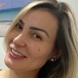 Andressa Urach afirmou que está há 20 dias longe do filho