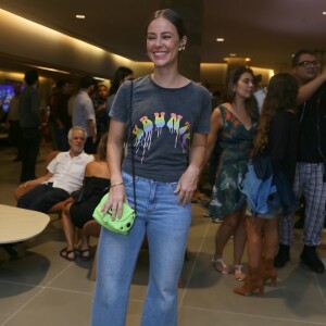 Jeans: a modelagem wide leg, mais larga, é favorita de Paolla Oliveira