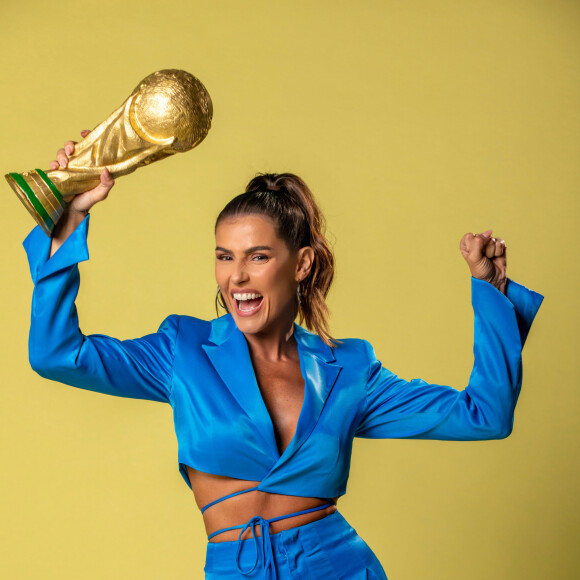 Copa do Mundo 2022: Deborah Secco está ao lado de Magno Navarro, Aloísio Chulapa e Igor Rodrigues em programa da Copa