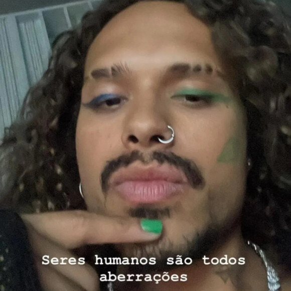Vitão foi chamado de 'aberração' e discutiu com haters na web