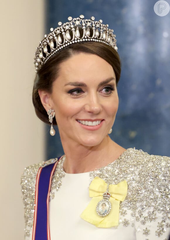 A Lover's Knot roubou a cena em look de Kate Middleton para jantar de gala na terça-feira (21)