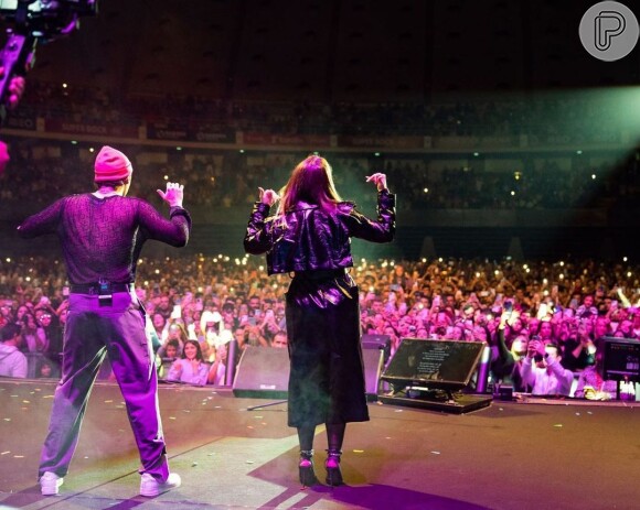 Virgínia Fonseca dança no palco com Zé Felipe