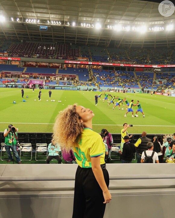 Julia Rodrigues esteve presente no jogo do Brasil contra a Suíça