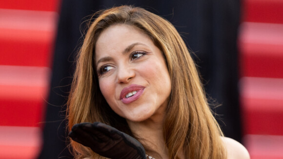 Flagra! Shakira é apontada como affair de instrutor de surfe. 'Se dão muito bem', relata imprensa