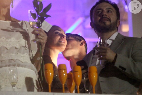 Débora Nascimento e José Loreto celebram a virada do ano no hotel Copacabana Palace, no Rio de Janeiro