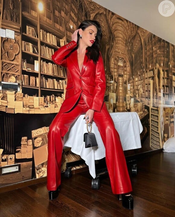 Conjunto all red de Andressa Suita: esse look é ideal para quem planeja um Natal mais refinado