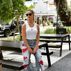 Jeans em look de Natal: essa combinação de Andressa Suita vai agradar quem tem um estilo mais urbano