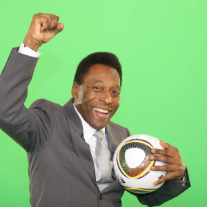 Pelé comentou as partidas da Copa do Mundo entre 1986 e 1994, e comandou programa no SBT no Mundial de 2014