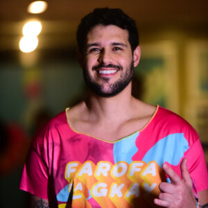 Farofa da Gkay: Rodrigo Mussi foi para dark room, mas não contou com quem
