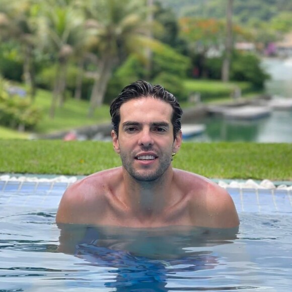 Kaká pegou os apresentadores de surpresa com a declaração e se explicou: 'Eu vejo mais respeito com ele fora do país do que lá'