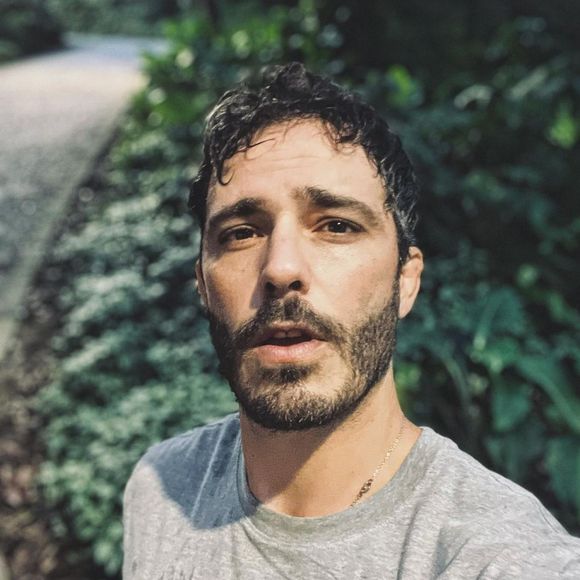 Ator Thiago Rodrigues saía de bar no Rio quando foi espancado