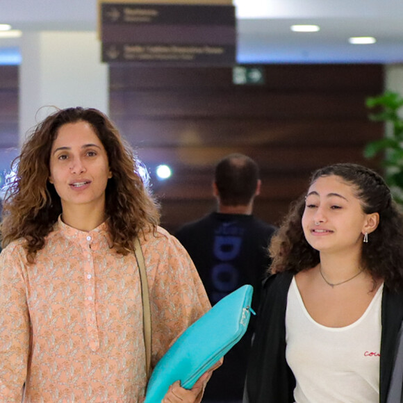 Filha de Camila Pitanga esbanjou estilo em look despojado