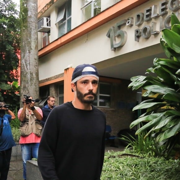 Caso Thiago Rodrigues: a hipótese inicial de um espancamento após assalto foi desacreditada já no primeiro depoimento do ator à polícia