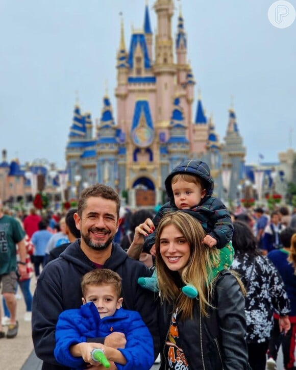 Rafa Brites está na Disney curtindo as férias com os filhos e o marido, Felipe Andreoli